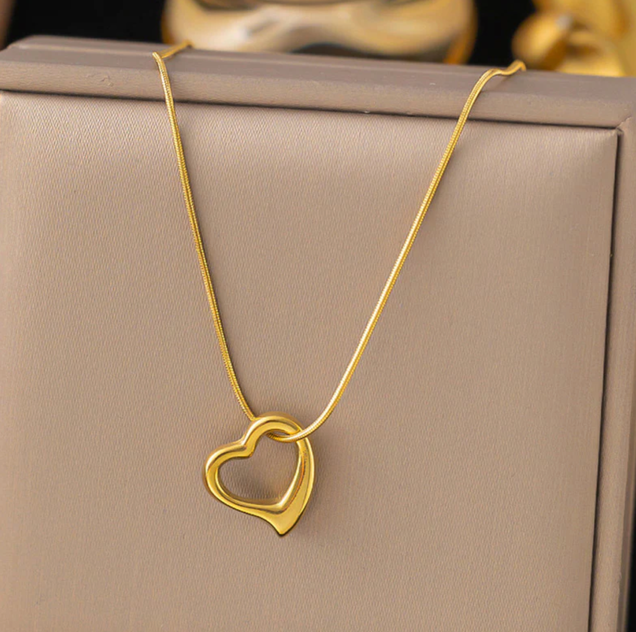 Gold-Plated Anti Tarnish Heart Themed Pendant