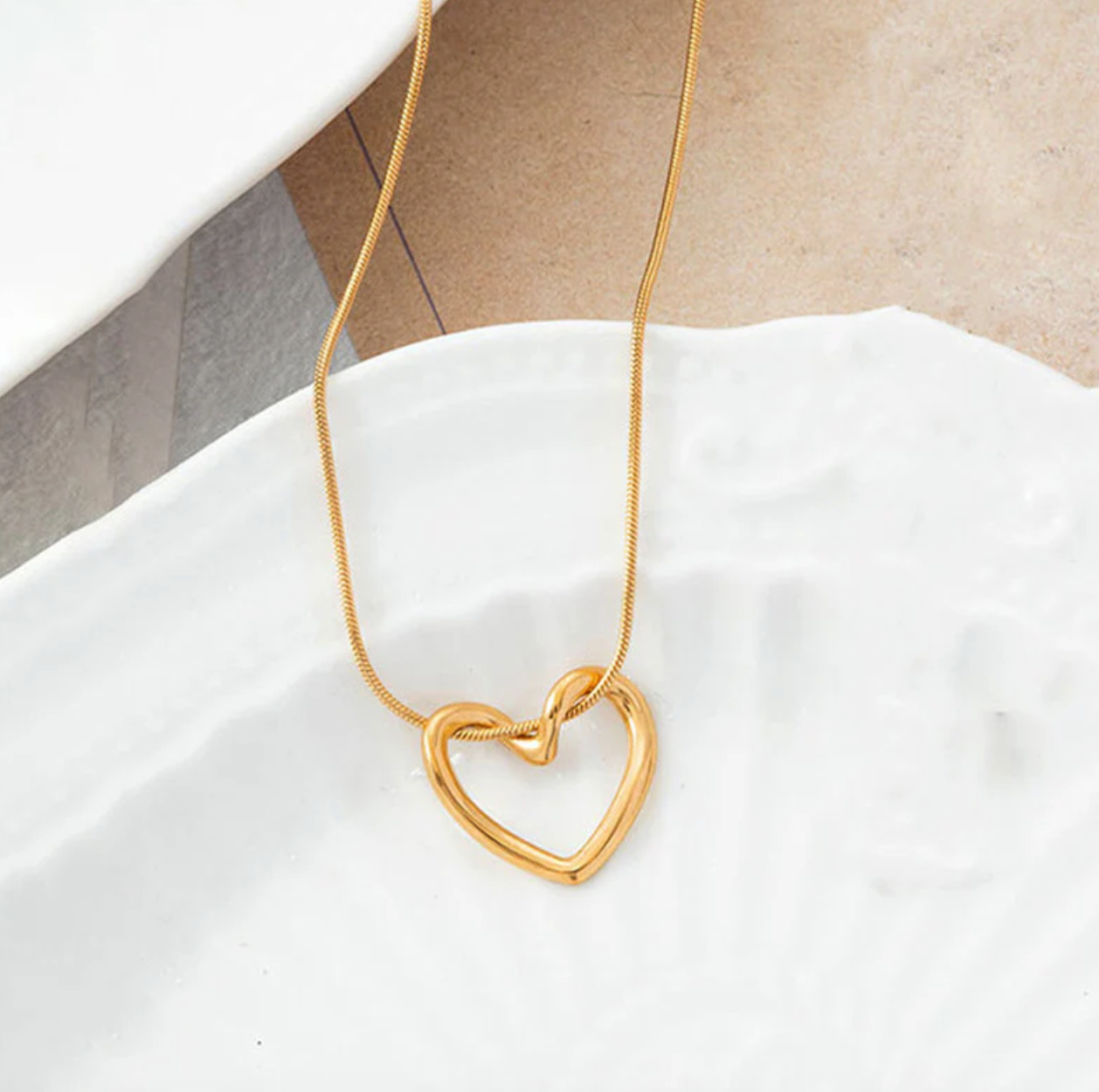 Gold-Plated Anti Tarnish Heart Themed Pendant