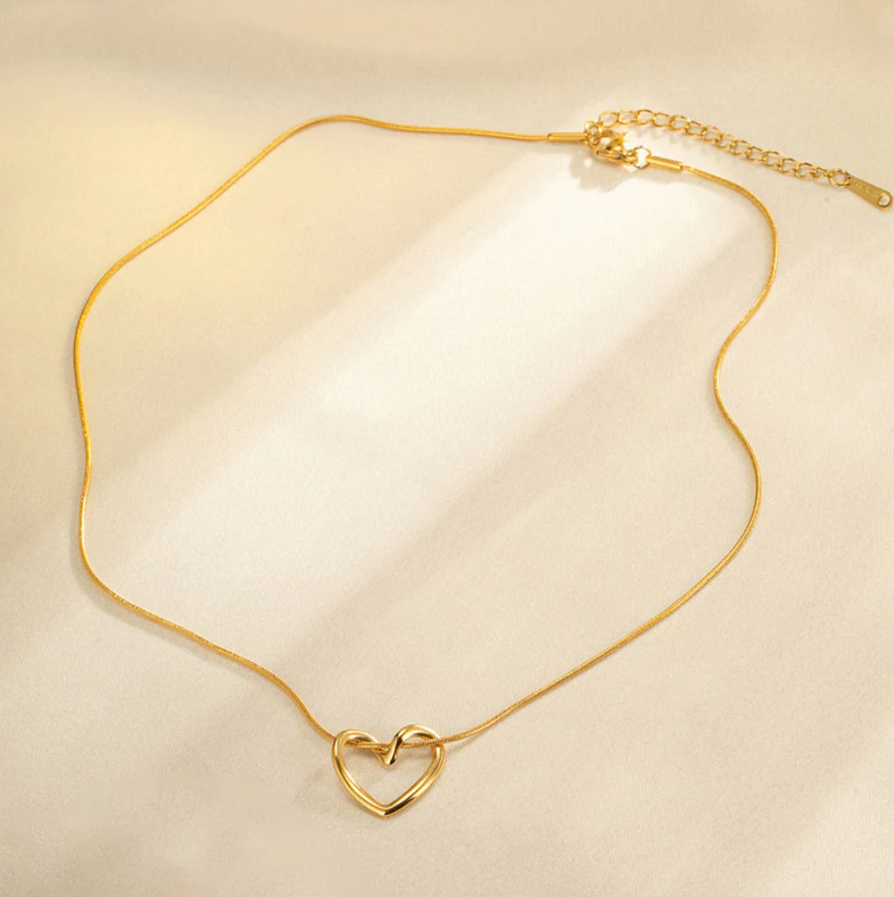 Gold-Plated Anti Tarnish Heart Themed Pendant
