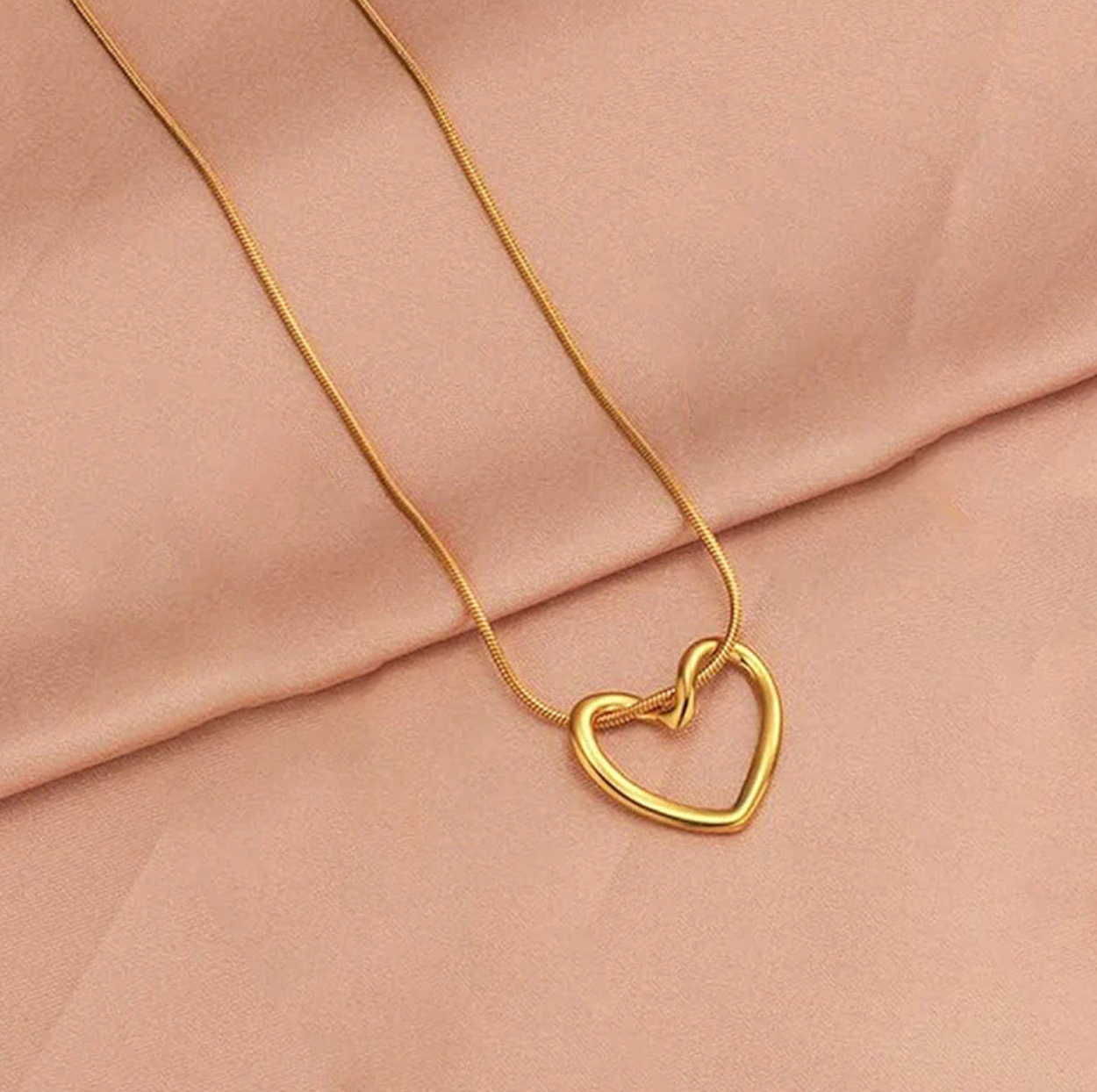 Gold-Plated Anti Tarnish Heart Themed Pendant