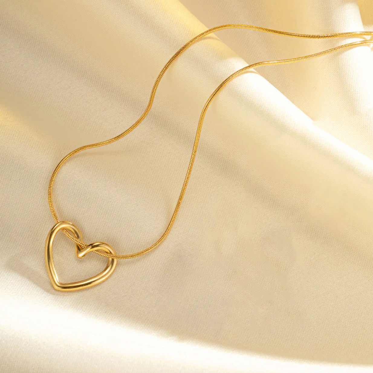 Gold-Plated Anti Tarnish Heart Themed Pendant