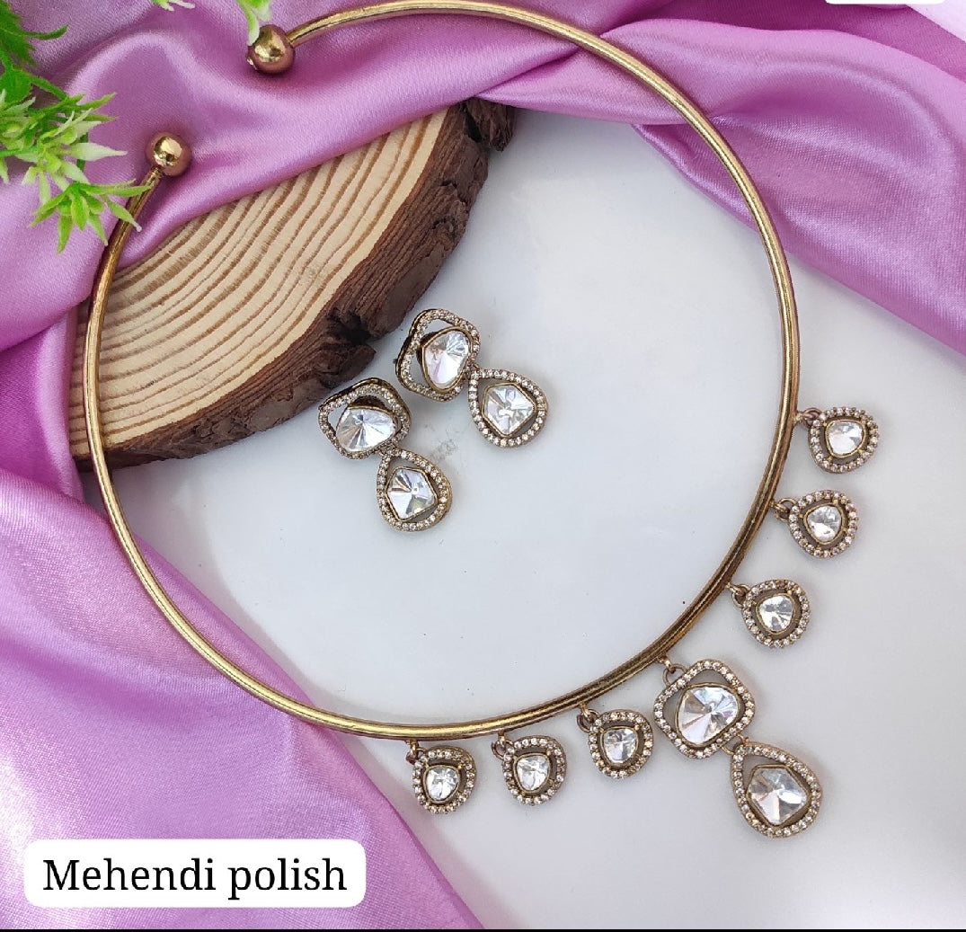 Mehendi Polish Hasli Set with Earrings - White