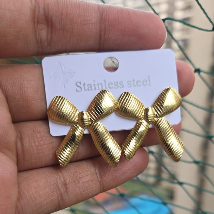 Golden Ribbed Bow Studs