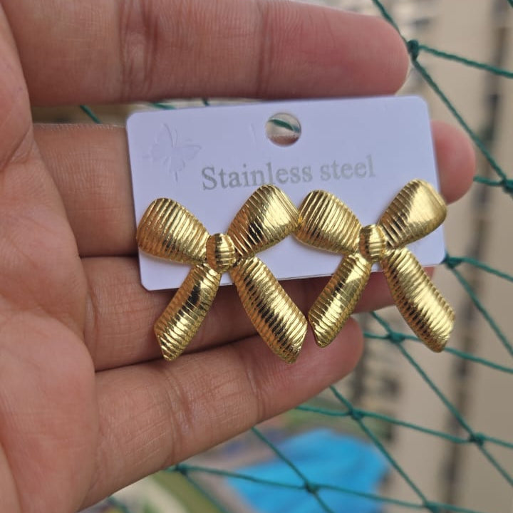 Golden Ribbed Bow Studs