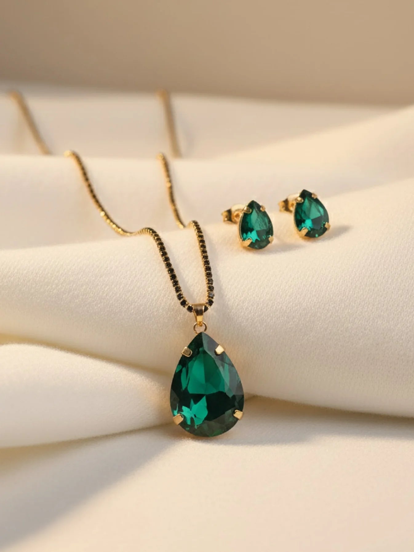 Isla Necklace