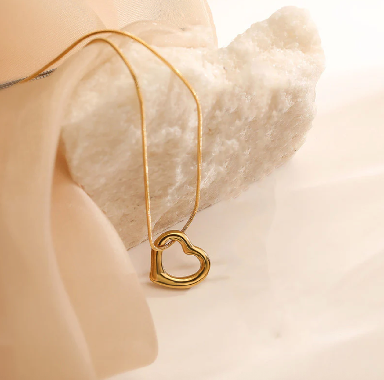 Gold-Plated Anti Tarnish Heart Themed Pendant