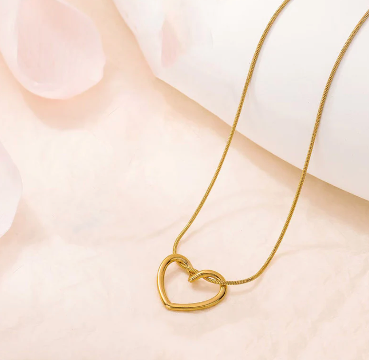 Gold-Plated Anti Tarnish Heart Themed Pendant