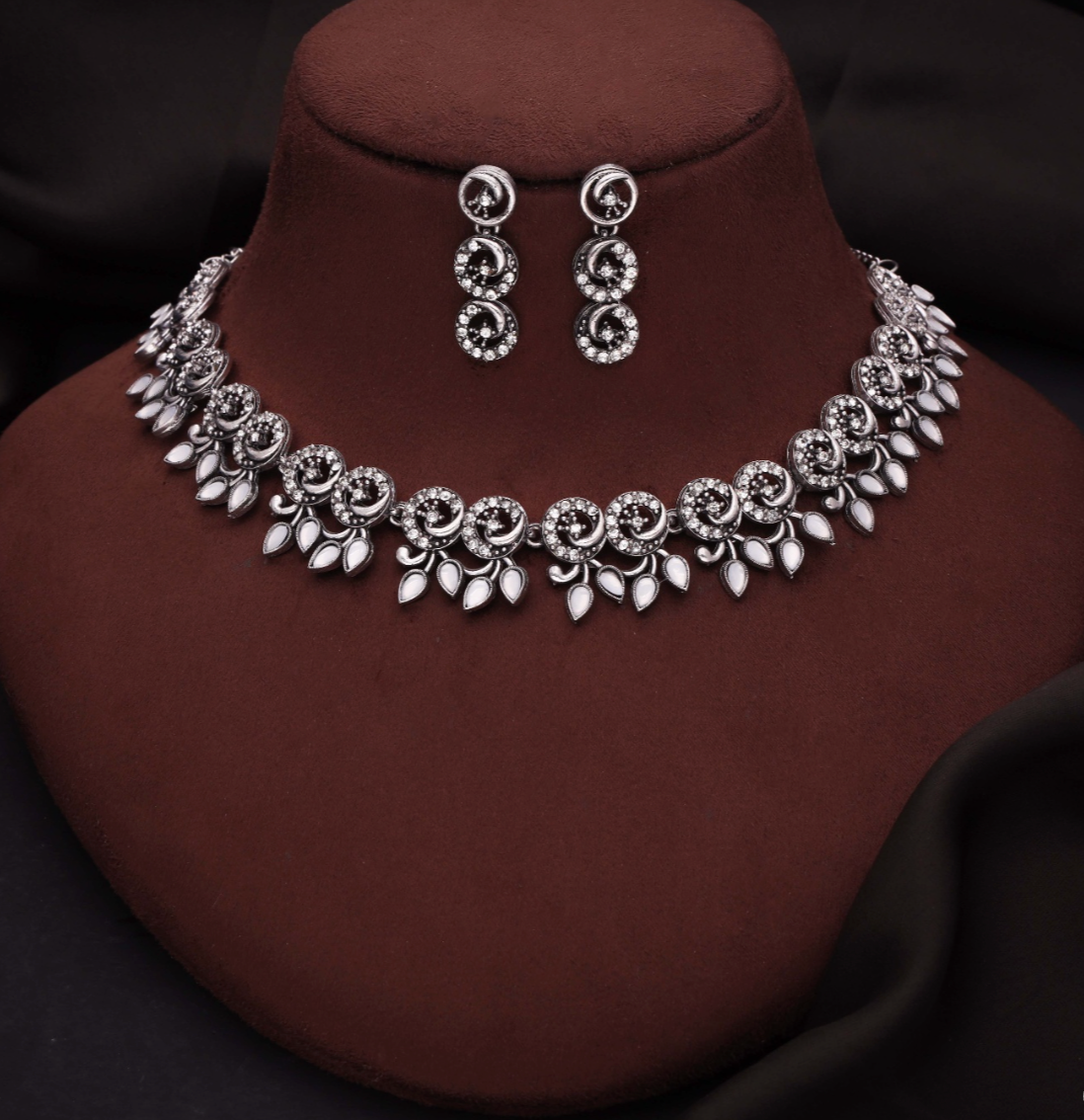 Geet - Elegant Silver-Plated Floral Design Necklace Set