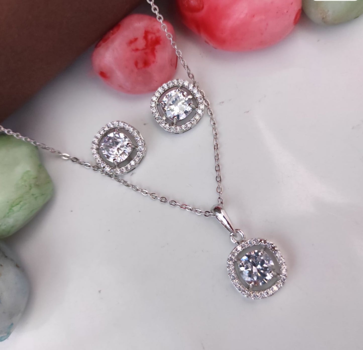 Silver-Plated Crystal Stone Round Shape Chain Pendant Set