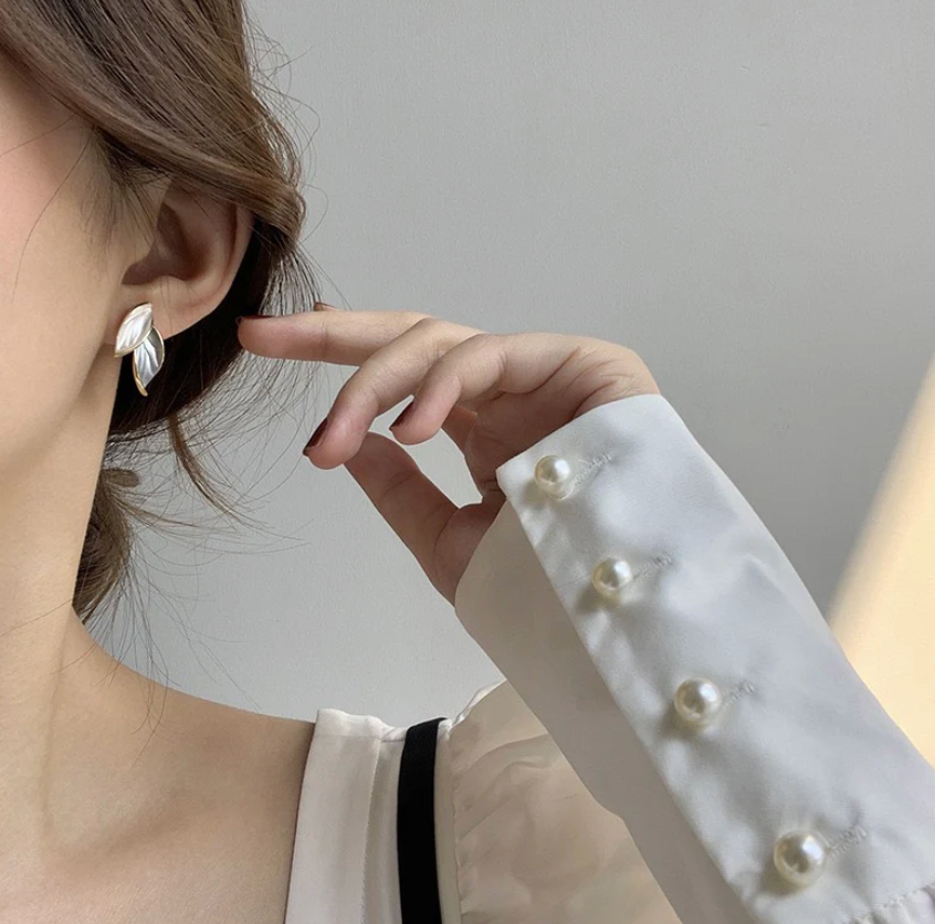 Dual Leaf Shell Stud Earrings