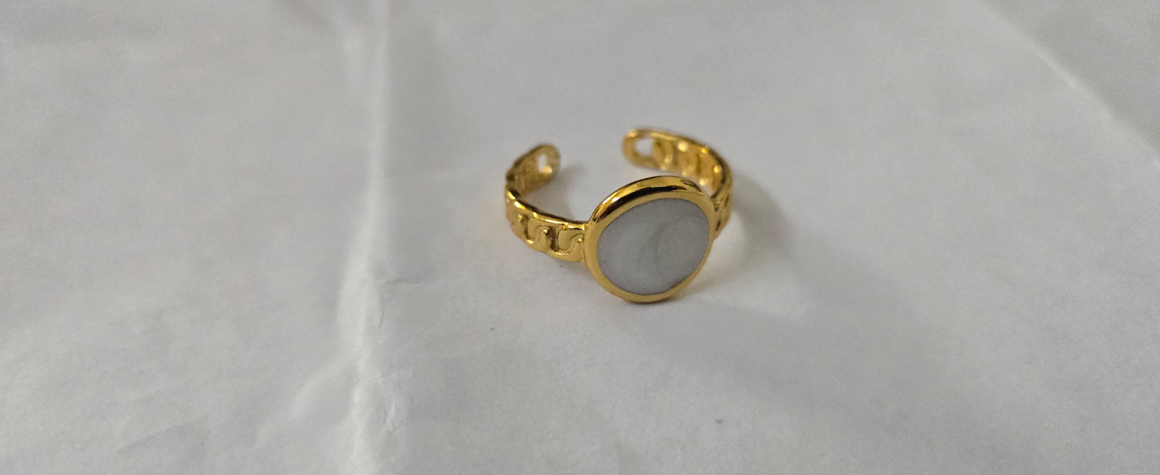 Gold Chain-Band Mother-of-Pearl Open Ring - product photo