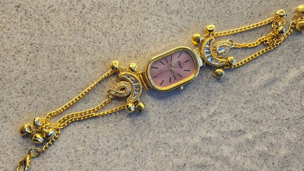 Peacock Charm Bracelet Watch Blue Edition – detail view
