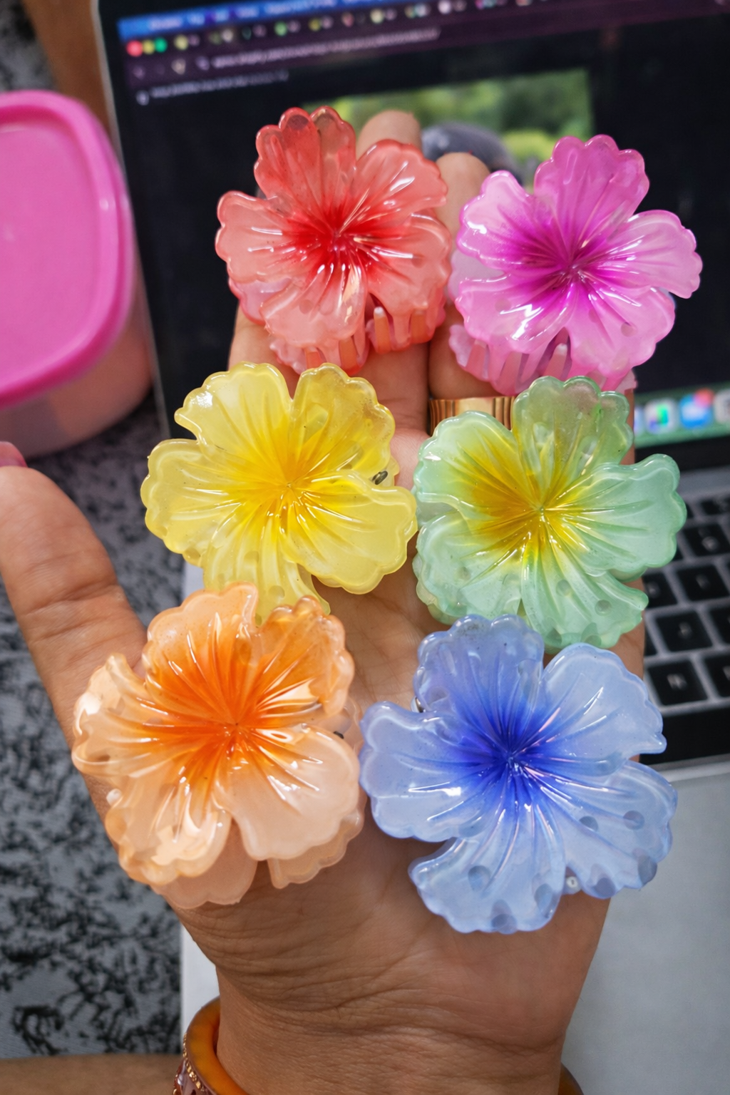 Hibiscus Flower Hair Clutcher Small | Resin Floral Claw Clip (Randon colour)